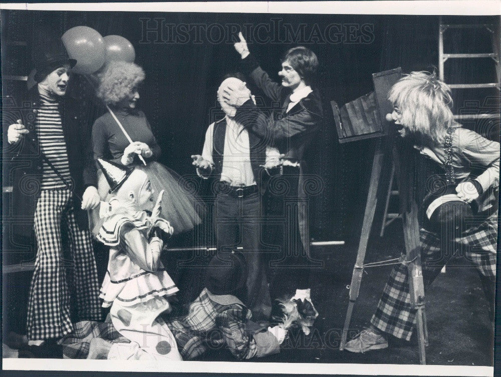 1977 Chicago, Illinois Goodman Theater Clown Town Cast Press Photo - Historic Images