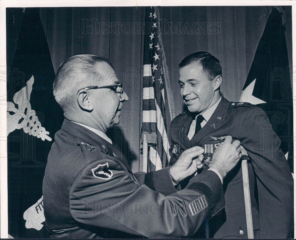 1968 Army Pilot Capt James Cully Distinguished Flying Awards Press Photo - Historic Images