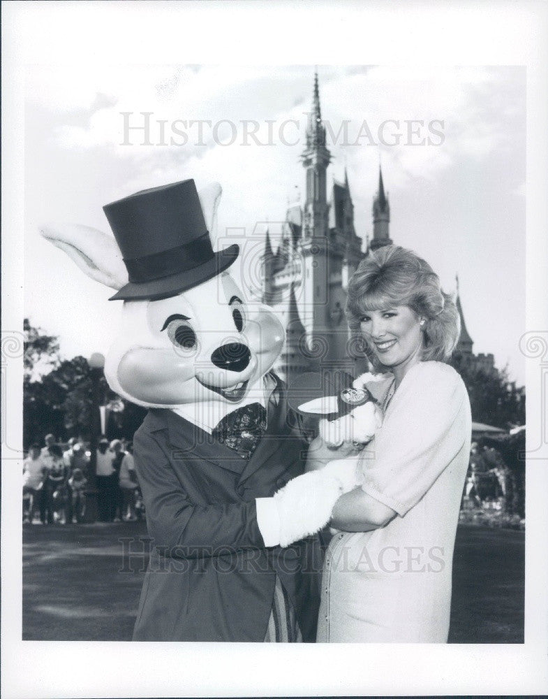 1985 ABC Good Morning American TV Host Joan Lunden @ Disney World Press Photo - Historic Images