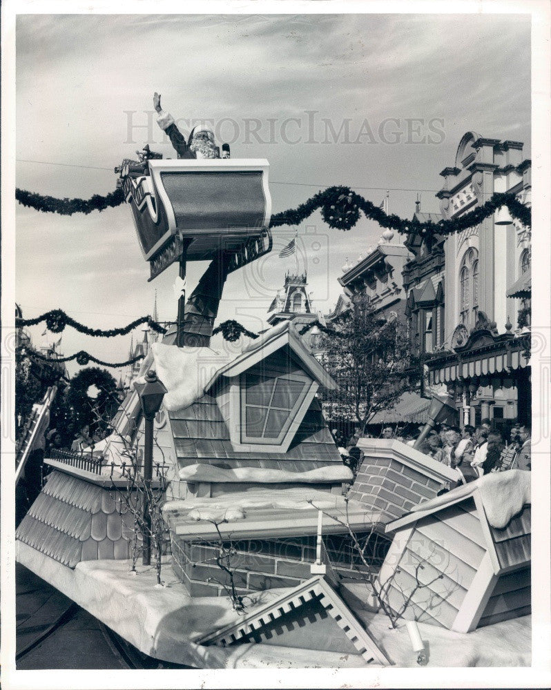 1977 Walt Disney World Santa Clause Arriving in Magic Kingdom Press Photo - Historic Images