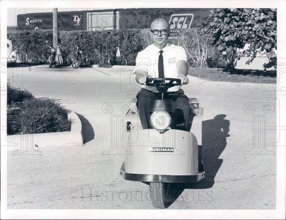 1972 Florida St Petersburg Times News Security Cushman Electric Cart Press Photo - Historic Images