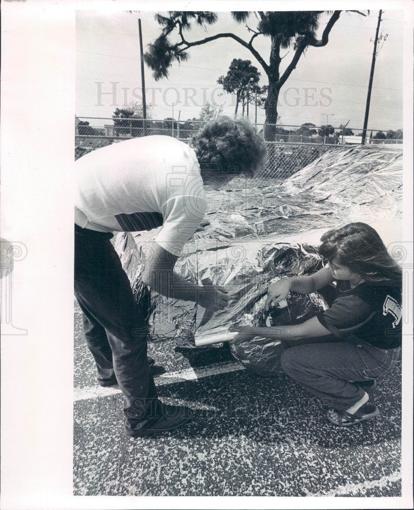 1980 St Petersburg Florida Lakewood High School Cars Wrapped in Foil Press Photo - Historic Images