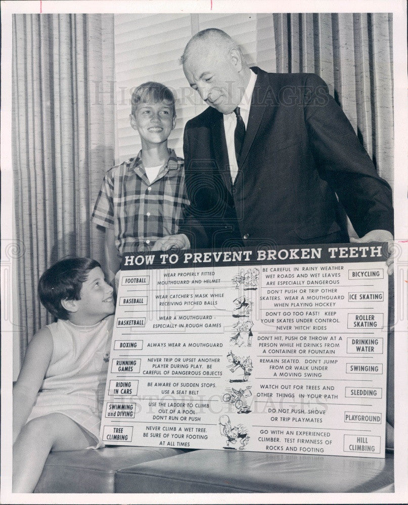 1967 Chicago, Illinois Dental Society Dr. Robert Price Press Photo - Historic Images