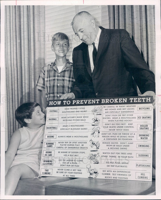 1967 Chicago, Illinois Dental Society Dr. Robert Price Press Photo - Historic Images