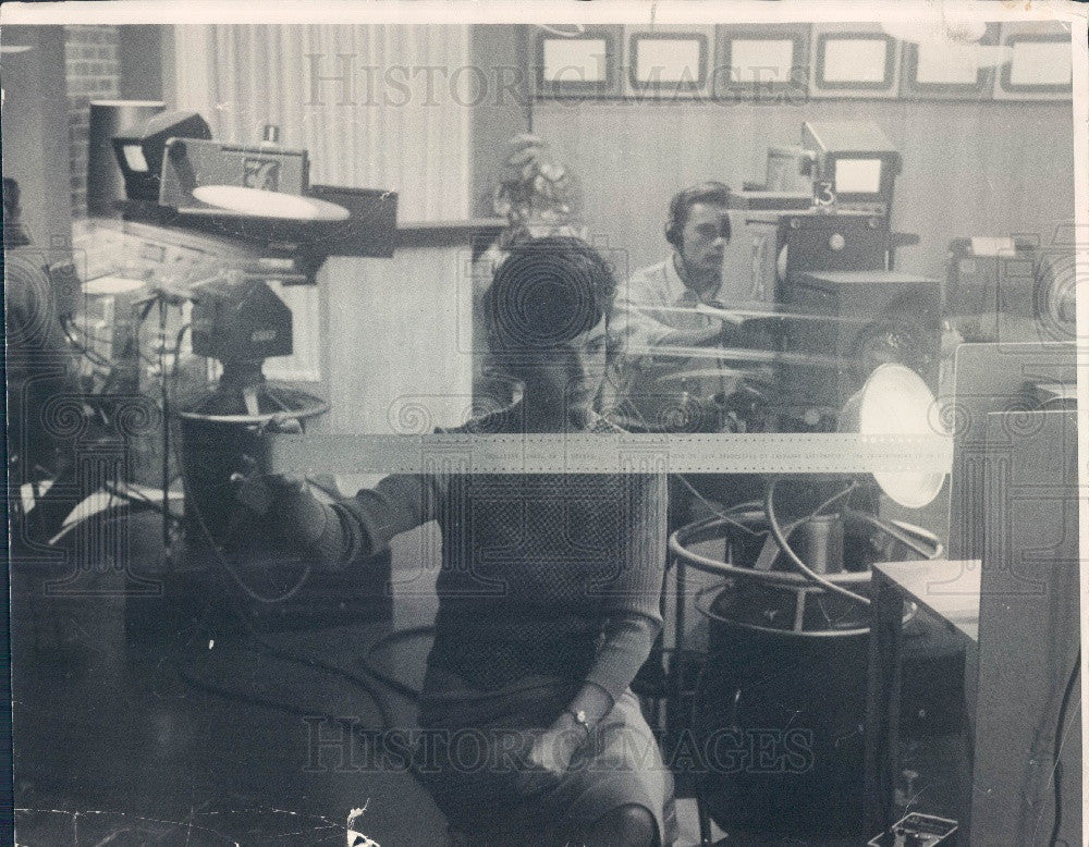 1966 Chicago IL TV Station WFLD Production Assistant Donna Jernigan Press Photo - Historic Images