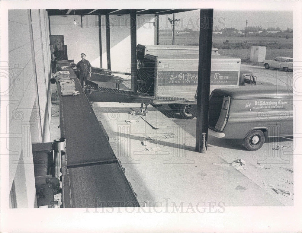 1960 St. Petersburg, Florida Times Mailroom Loading Dock Press Photo - Historic Images