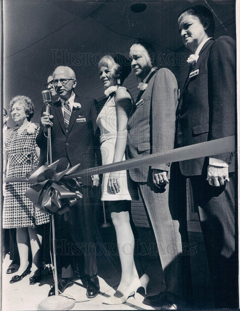 1969 Chicago, Illinois Wieboldt Store Opening Lincoln Village Press Photo - Historic Images