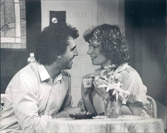 1981 Hollywood Actors Jay Thomas & Casey Craig Press Photo - Historic Images
