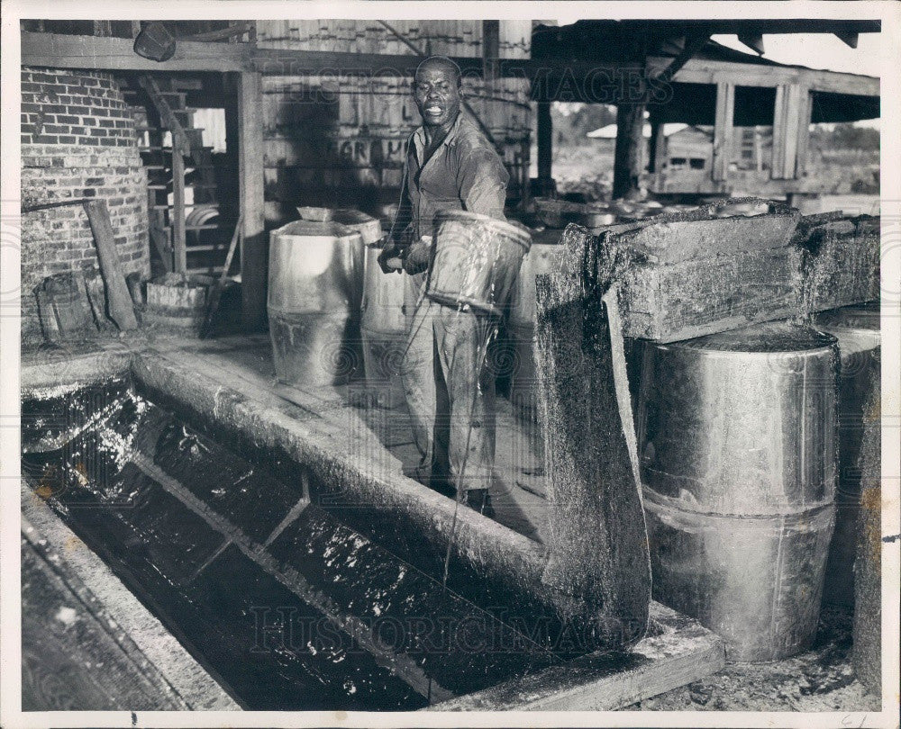 1947 Dipping Clear Rosin Made From the Gum of Pine Trees Press Photo - Historic Images