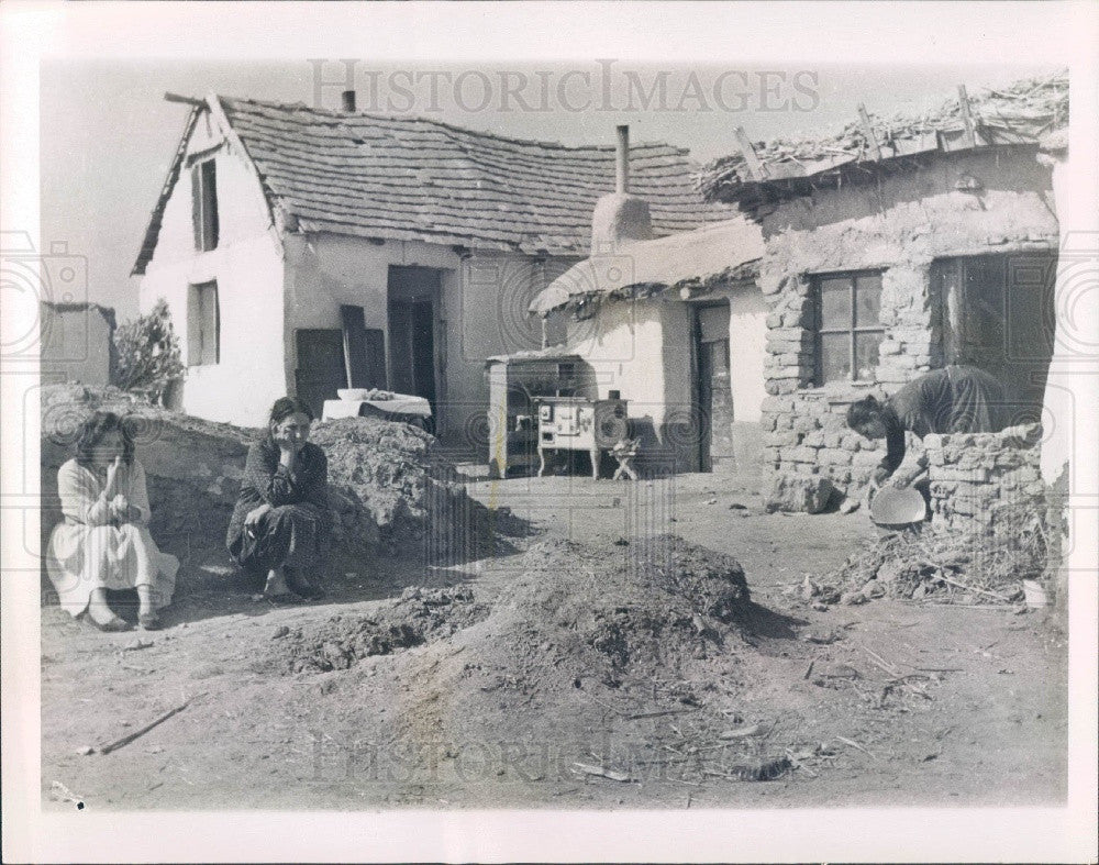 1967 Hungary Gypsy Shantytown Press Photo - Historic Images