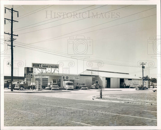 Undated St Petersburg Florida Hunt Truck Sales Inc on 16th Street Press Photo - Historic Images