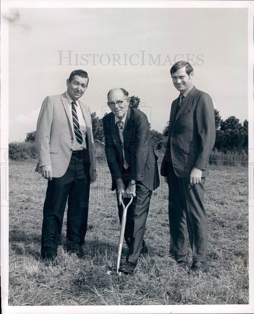 1970 Sarasota FL Hynacutic Inc Pres Donald Stark Ground Breaking Press Photo - Historic Images