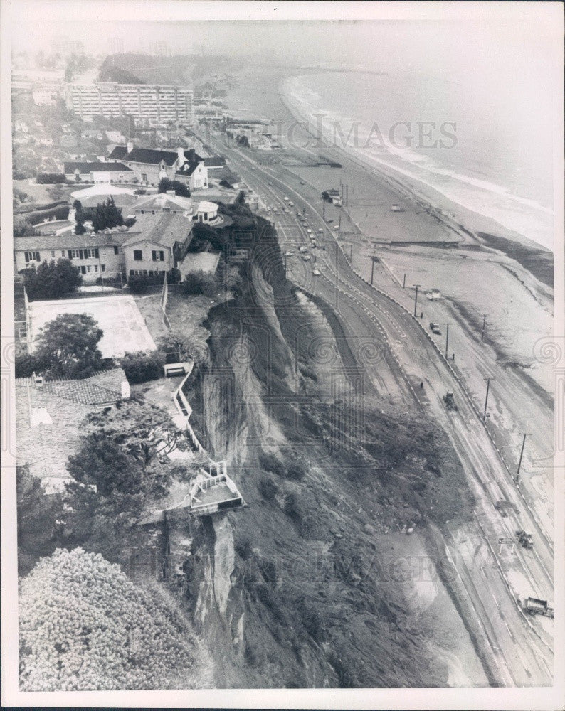 1969 California Pacific Coast Highway Mud Slide Press Photo - Historic Images