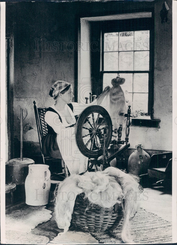 1975 PA Hopewell Village Natl Historic Site Colonial Spinning Demo Press Photo - Historic Images