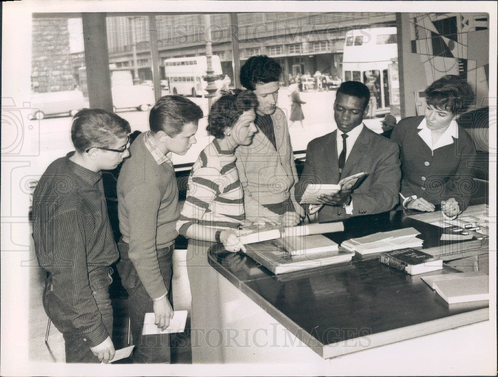 1960 US Information Service Library Director in Germany Ralph Hines Press Photo - Historic Images