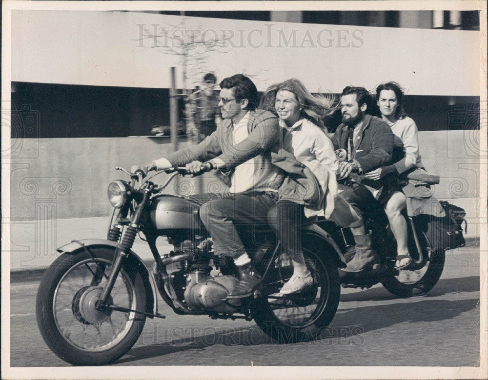 1965 Univ CA Berkeley Students Filming TV Show The Berkeley Rebels Press Photo - Historic Images