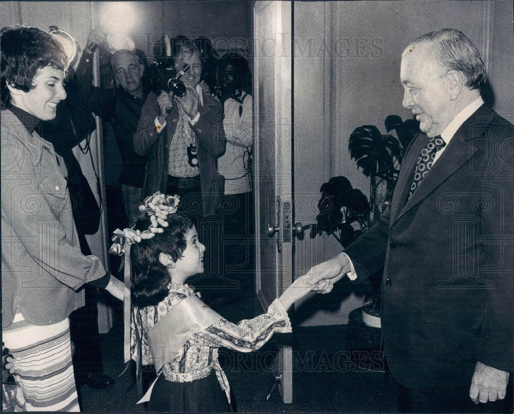 1974 Chicago Kiwanis Little Miss Peanut Audrey Rotblat/Mayor Daley Press Photo - Historic Images