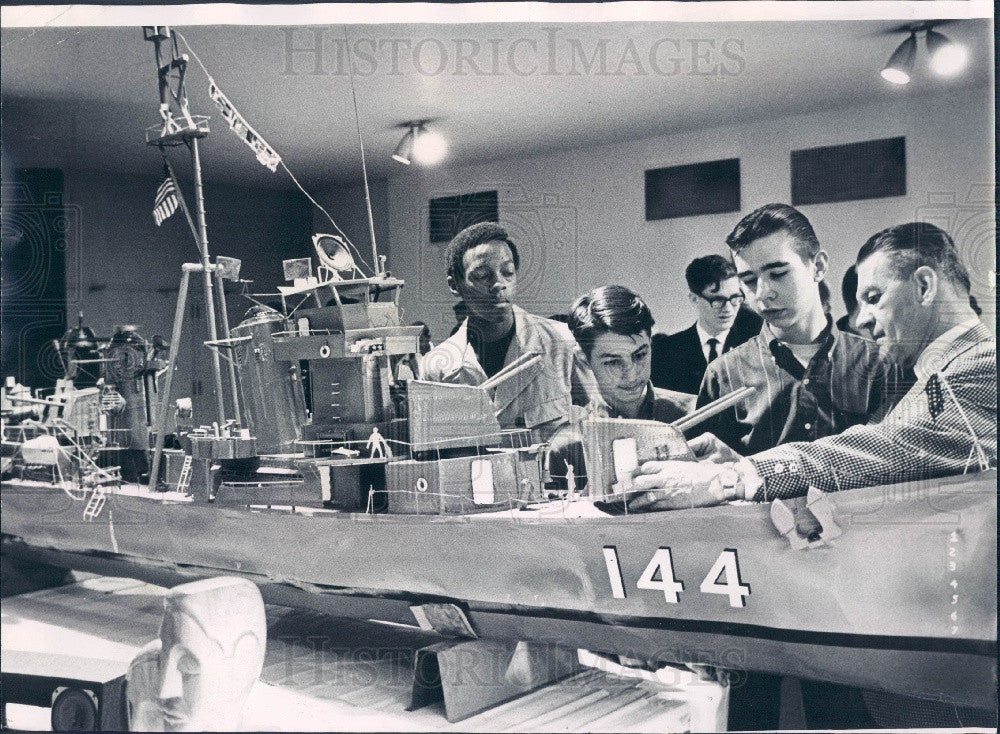 1968 Chicago, Illinois Industrial Education Exhibit Press Photo - Historic Images