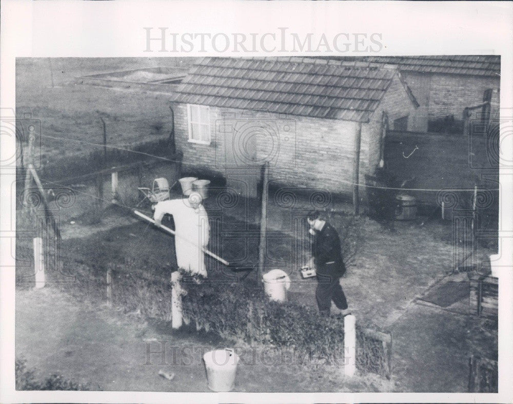 1958 Rutten, Holland Scientists Search for Radioactivity Press Photo - Historic Images