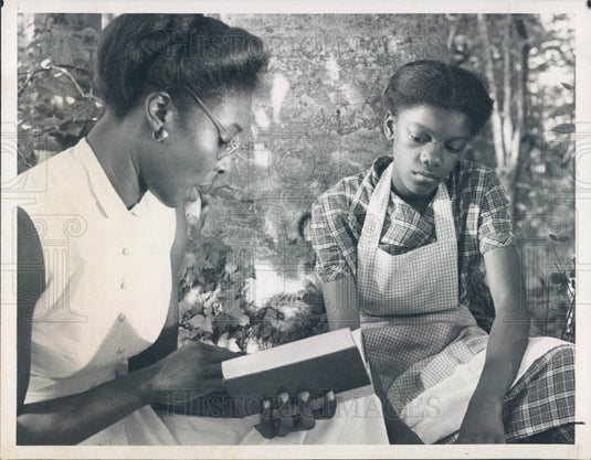 1979 Hollywood Actors Madge Sinclair & Constance Good Press Photo - Historic Images