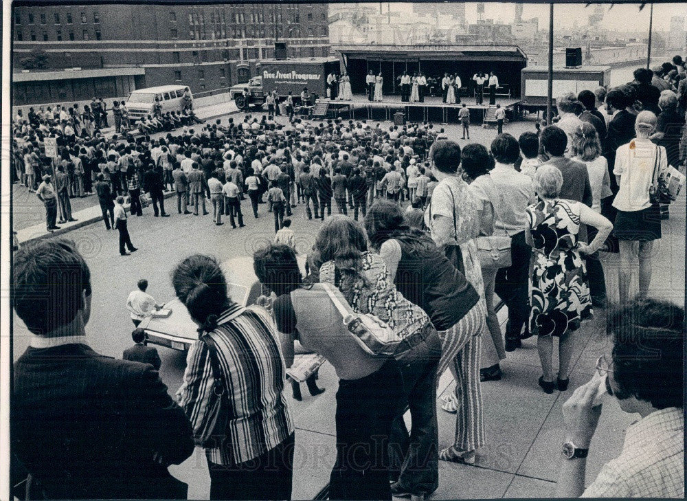 1972 Chicago, Illinois Free Street Theater Press Photo - Historic Images