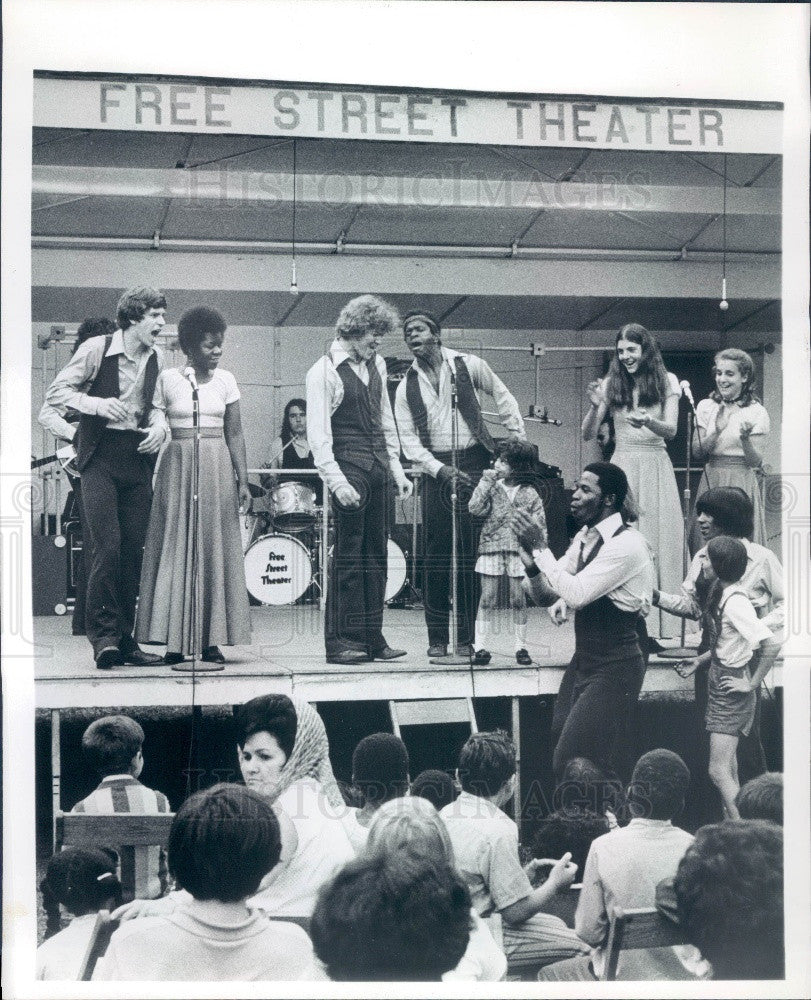 1971 Chicago, Illinois Free Street Theater Press Photo - Historic Images