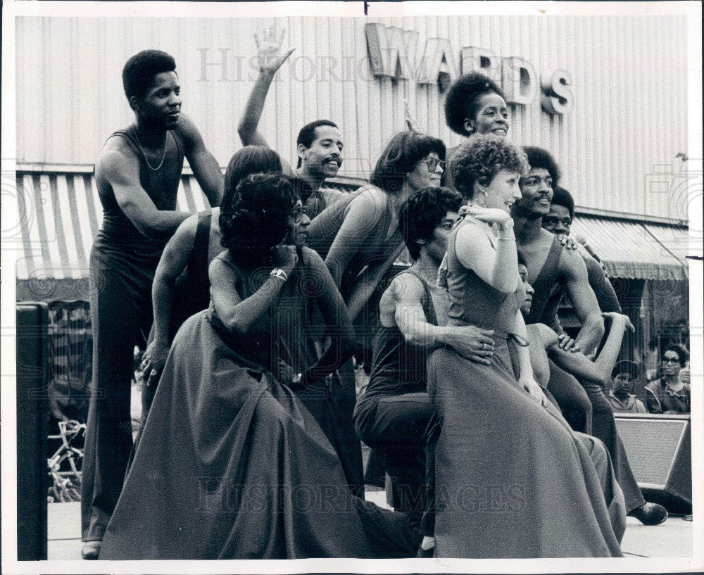 1975 Chicago, Illinois Free Street Theater Press Photo - Historic Images