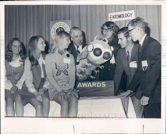 1971 National 4-H Entomology Program Winners & Hercules VP John Ryan Press Photo - Historic Images
