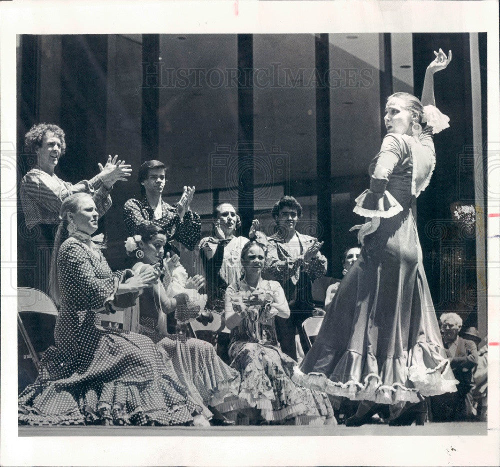 1982 Chicago, Illinois Ensemble Espana Troupe Dancers Press Photo - Historic Images