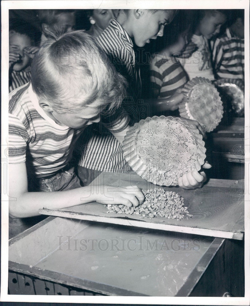 1958 Chicago Free Fair Gold Nugget Placer Mine, Richard Hooper Press Photo - Historic Images