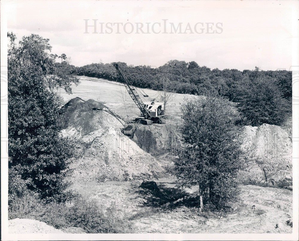 1972 St. Petersburg FL Creating Lake at Mission Hills Condo Villas Press Photo - Historic Images