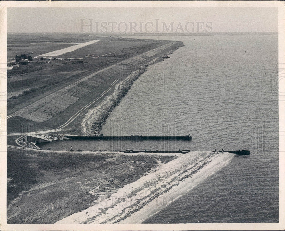 1968 Clewiston Florida Lake Okeechobee Hurricane Dike Press Photo - Historic Images