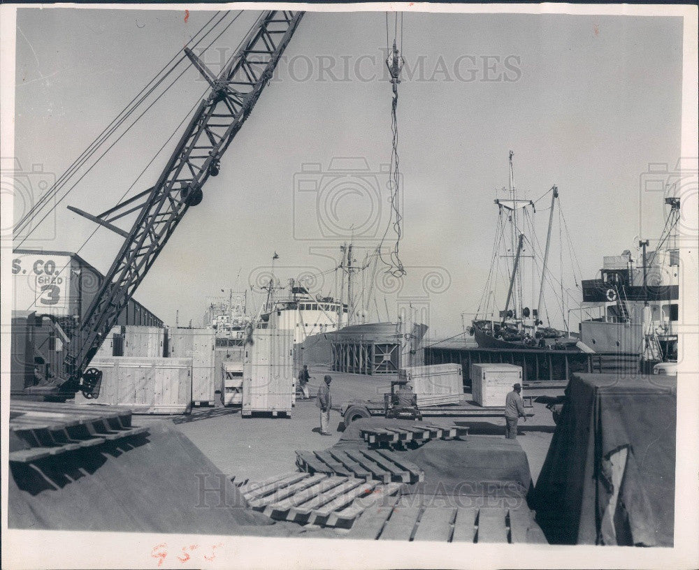 1958 Chicago IL Calumet Harbor Idle Crane During Pilots&#39; Strike Press Photo - Historic Images