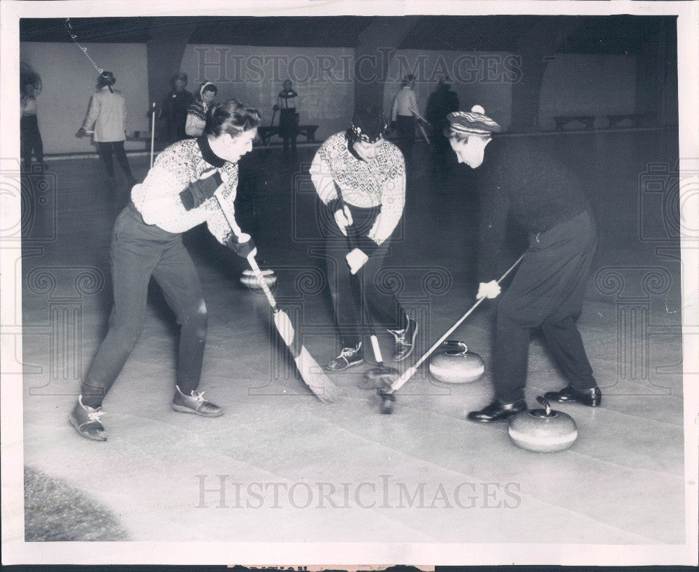 1961 Chicago IL Curling Saddle &amp; Cycle Club Invitational Bonspiel Press Photo - Historic Images