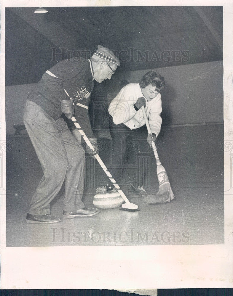 1961 Chicago, Illinois Curling Saddle &amp; Cycle Club Press Photo - Historic Images