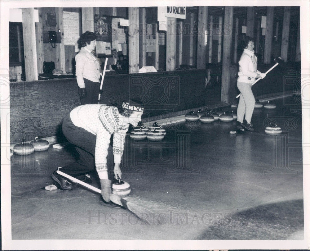 1961 Chicago IL Curling Saddle &amp; Cycle Club Invitational Bonspiel Press Photo - Historic Images