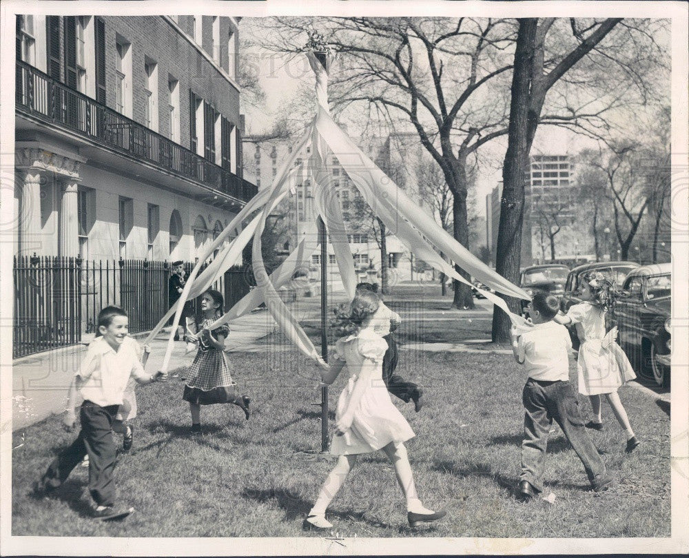 1952 Chicago, Illinois Harris School May Day Rehearsal Press Photo - Historic Images