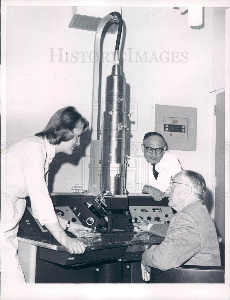 1964 Chicago, Illinois Hektoen Institute Electron Microscope Press Photo - Historic Images