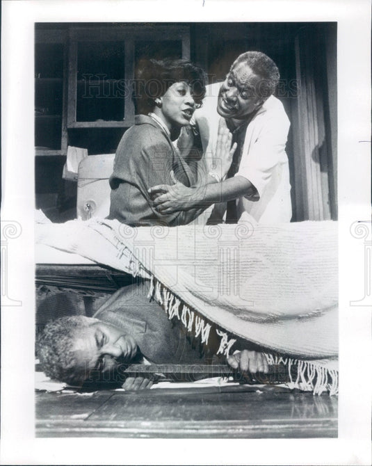1985 Actors Patty Holley/Douglas Ward in Ceremonies in Dark Old Men Press Photo - Historic Images