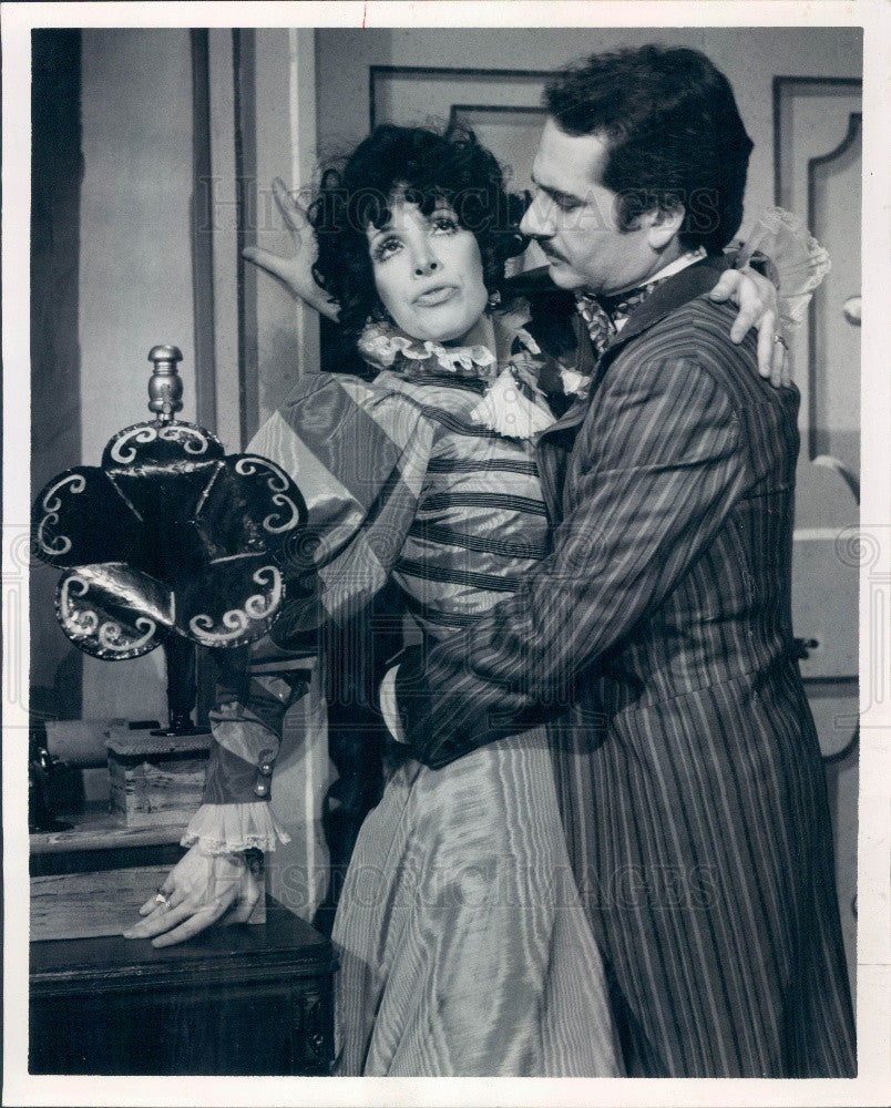 1975 Actors Eugenie Ross-Leming &amp; Richard Kline in Chemin de Fer Press Photo - Historic Images