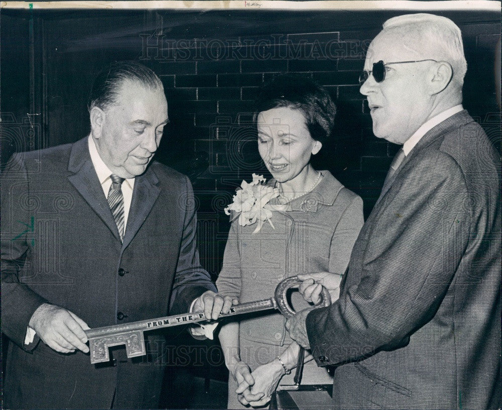 1967 Chicago, IL Mayor Daley & Special Events Director Jack Reilly Press Photo - Historic Images