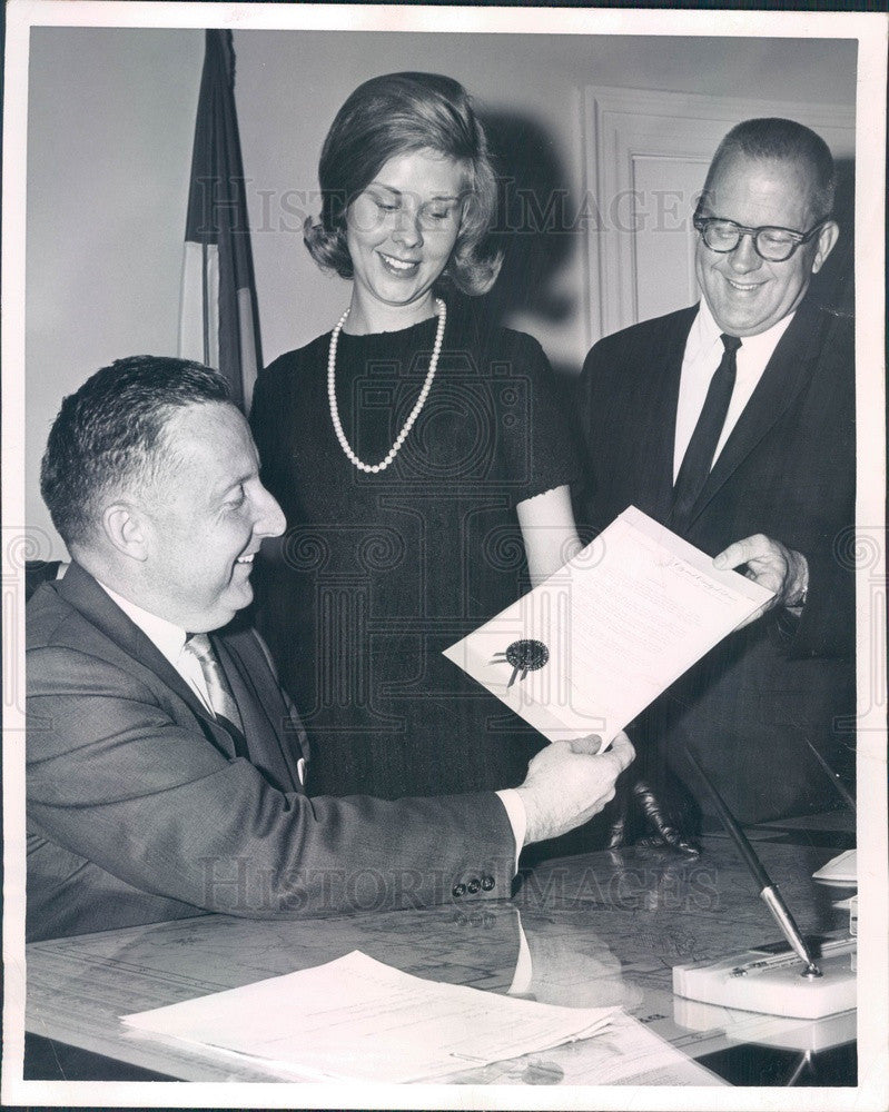 1964 Denver CO Mayor Tom Currigan Declares Insurance Protection Week Press Photo - Historic Images