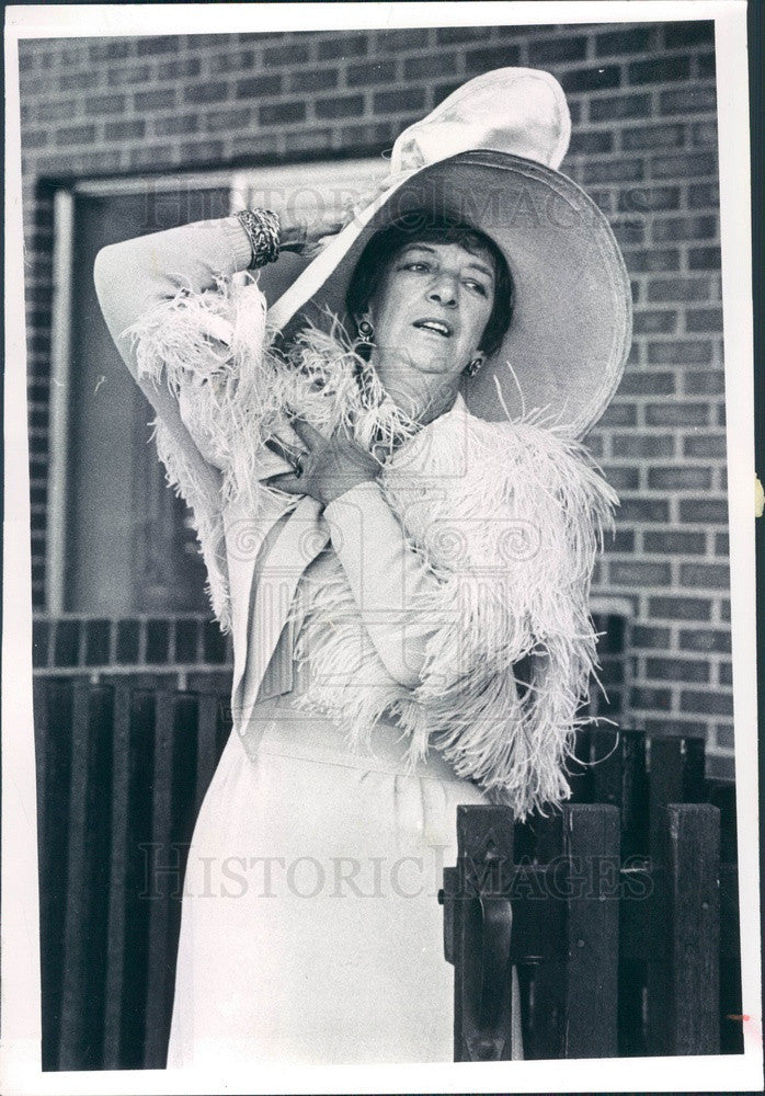 1977 Denver, Colorado Mad Hatter&#39;s Club Mrs. Robert Harrison Press Photo - Historic Images