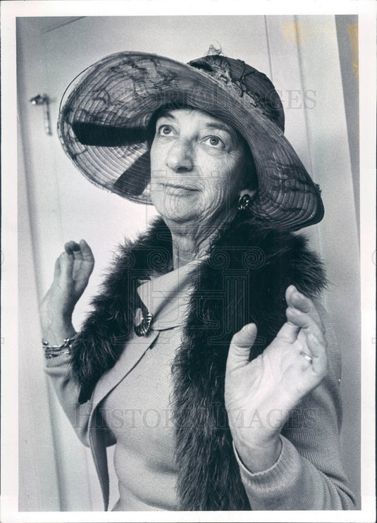 1977 Denver, Colorado Mad Hatter's Club Mrs. Robert Harrison Press Photo - Historic Images