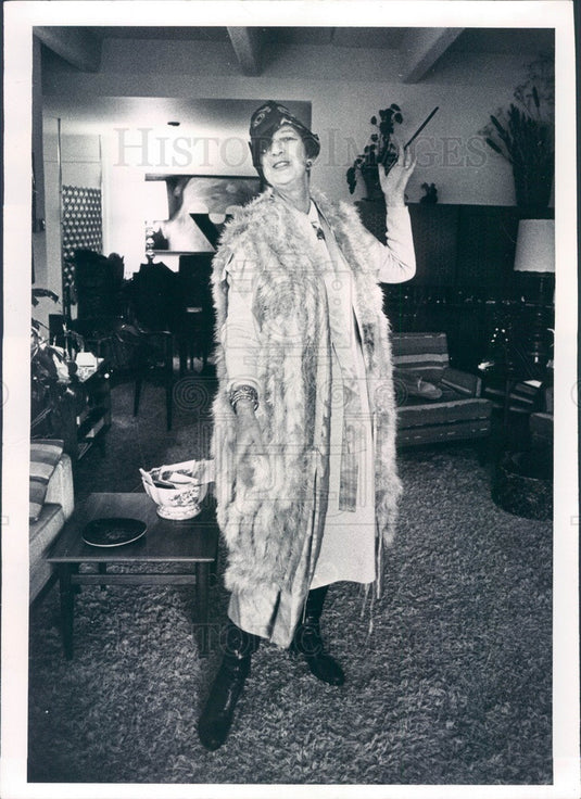 1977 Denver, Colorado Mad Hatter's Club Mrs. Robert Harrison Press Photo - Historic Images