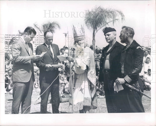 1966 Sarasota, Florida King Neptune Phil Salvatori & City Officials Press Photo - Historic Images