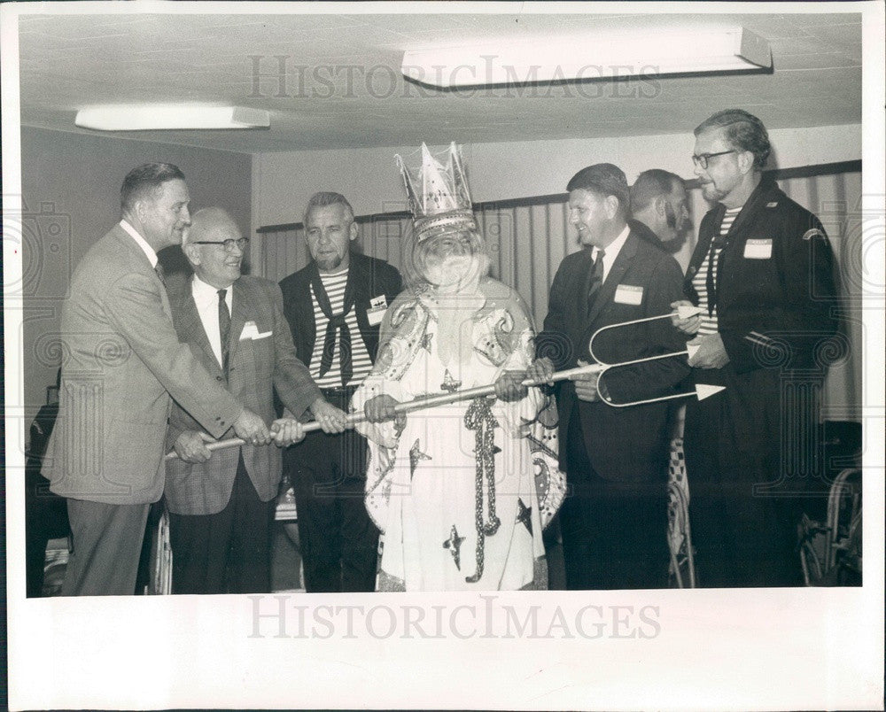 1966 Sarasota, FL King Neptune Phil Salvatori &amp; New King Candidates Press Photo - Historic Images