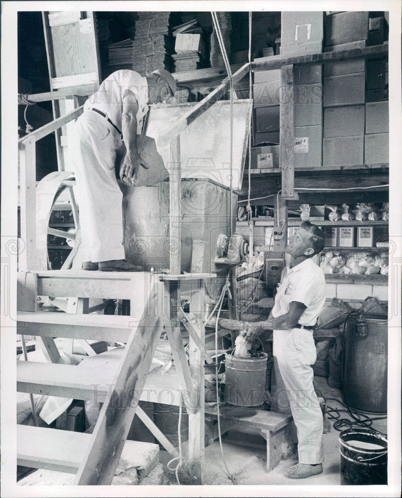 1966 St. Petersburg Florida Key Laboratories Workers Press Photo - Historic Images