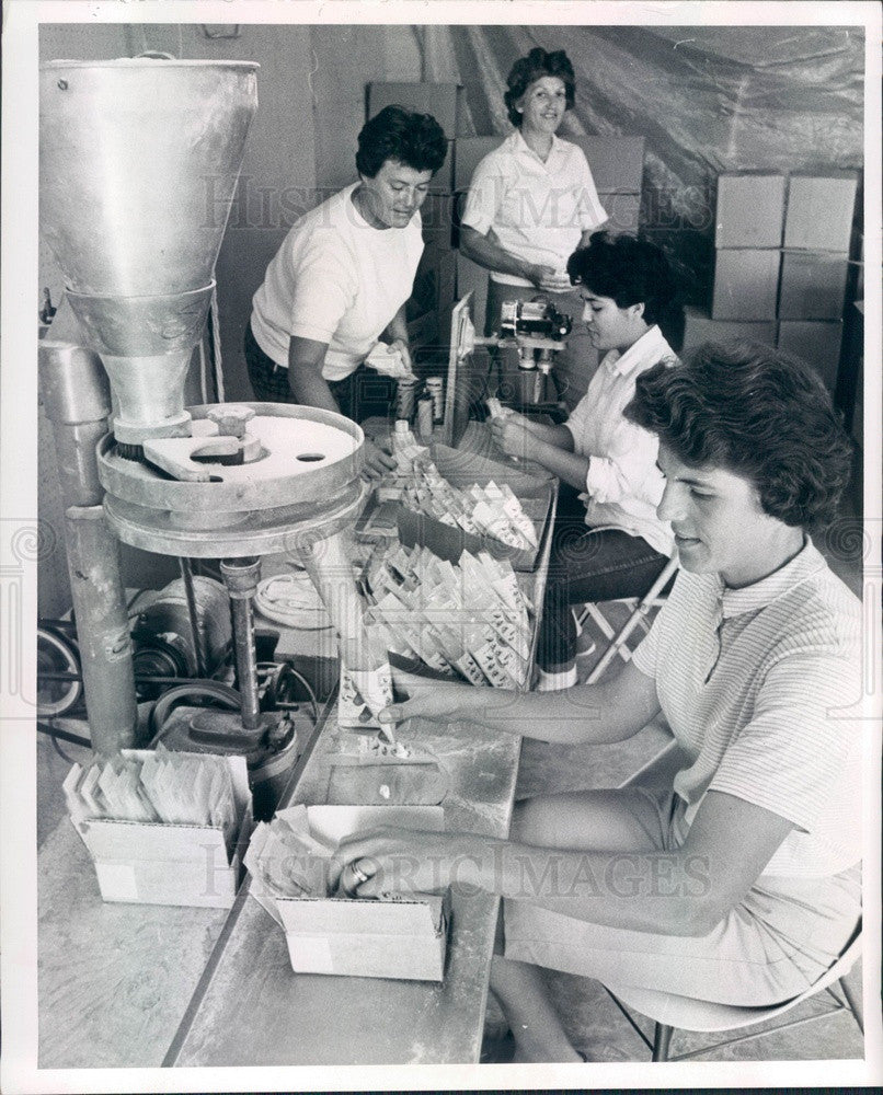 1966 St. Petersburg Florida Key Laboratories Workers Press Photo - Historic Images