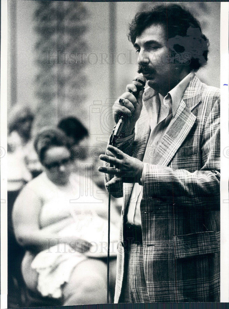 1977 Hypnotist Damon Reinbold in Chicago, Illinois Press Photo - Historic Images